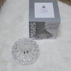 CRYSTAL KISS Clear Glass Hershey Kiss Shaped Covered Candy Display Bowl Dish NeW
